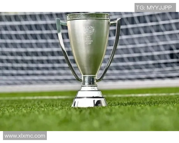 精彩足球杯子图片展示让你感受足球热情与魅力的完美结合