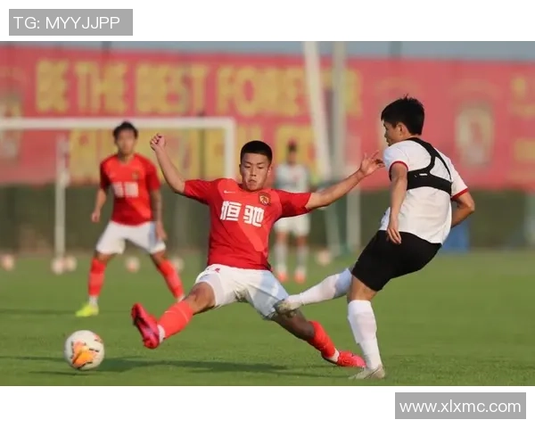 靠足球暴富的梦想与现实:从草根球员到亿万富翁的传奇之路