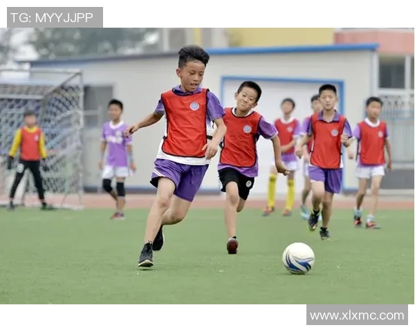 踢足球时话多的乐趣与技巧分享,让我们在球场上畅所欲言尽情享受比赛 踢足球时话多的乐趣与技巧分享,让我们在球场上畅所欲言尽情享受比赛